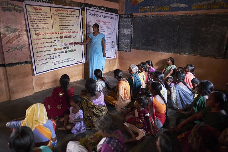 Indische Mädchen im Schulunterricht