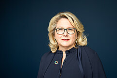 Portraitfoto von Svenja Schulze, Ministerin für wirtschaftliche Zusammenarbeit und Entwicklung